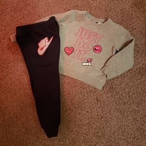 Girls Nike Sweat Outfit